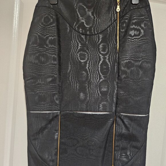 Black pencil skirt with zipper detail - Picture 1 of 6